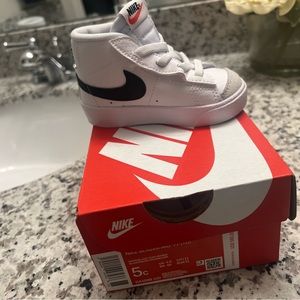 Nike Blazer Mid - 5c